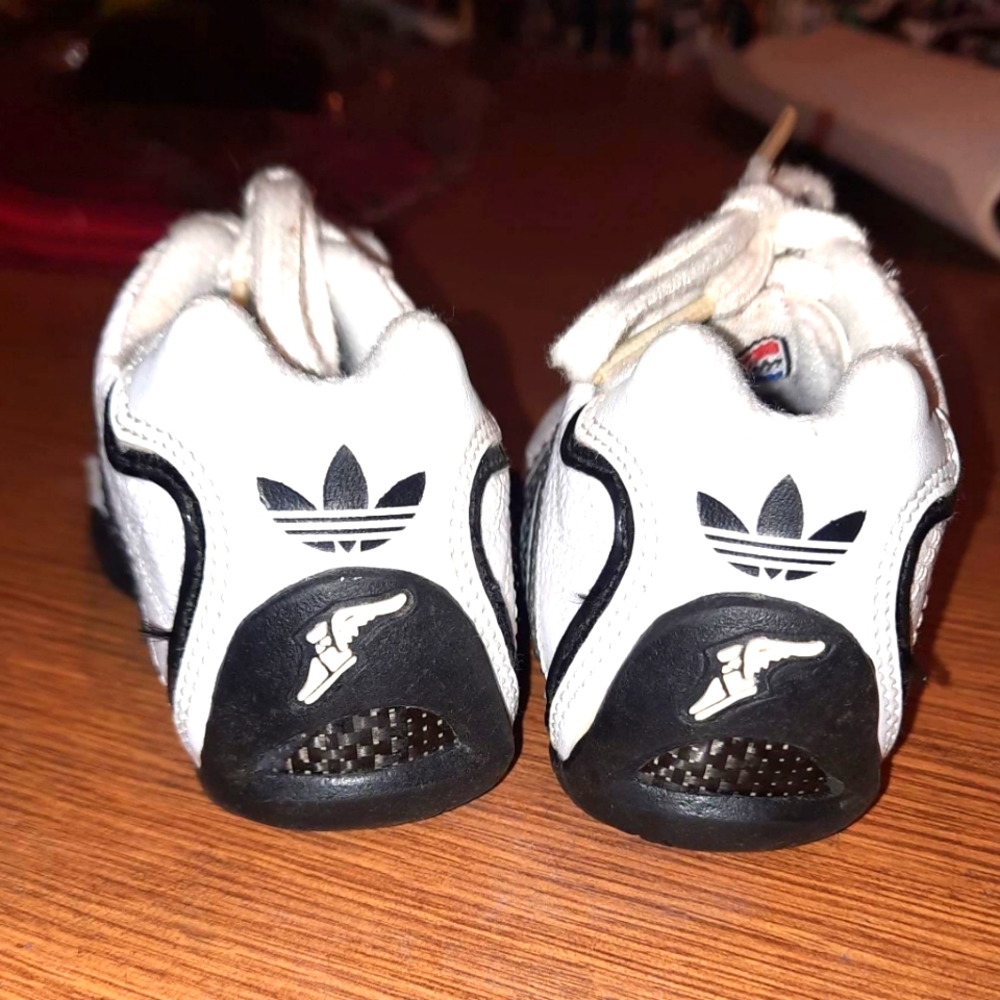 ADIDAS - Picture 2 of 8